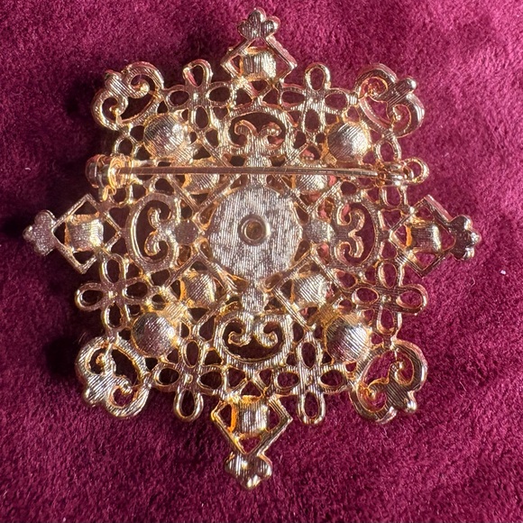 Vintage 1960’s Goldtone & Aurora Boreallis Rhinestone Brooch - Picture 2 of 2